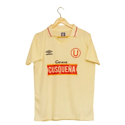 Camiseta UNIVERSITARIO 1997